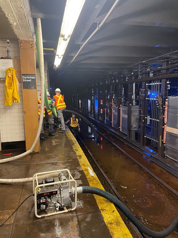 PHOTOS: MTA Frontline Workforce Works Through the Night to Ensure Regular Service for Tuesday Morning Commute