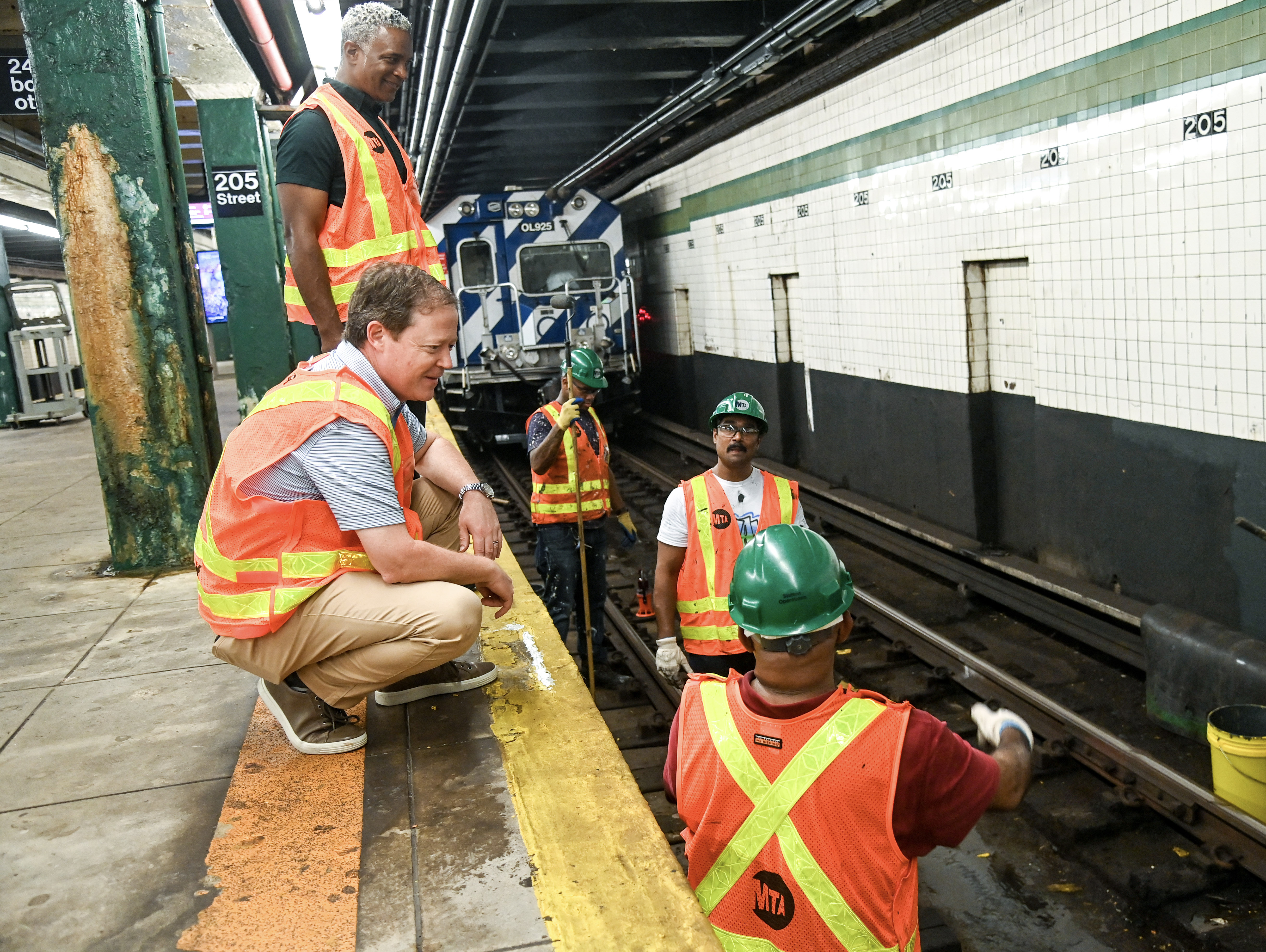 PHOTOS: MTA NYC Transit Leaders Visit Employees Performing Station Refresh Work at Norwood-205 St Station